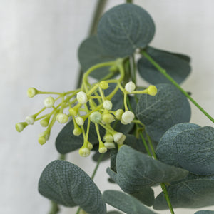 Eucalyptus & White Flower Garland 120cm